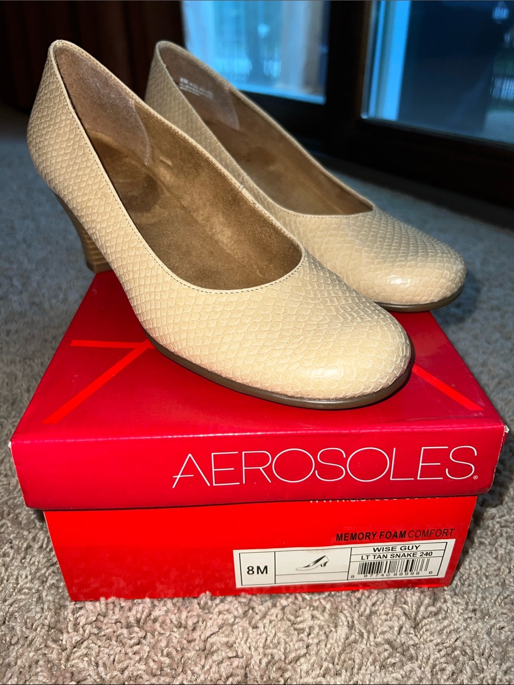 AEROSOLES Lt Tan Snake-Texture Mid Heel Pumps size 8